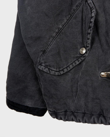 The Premium Vintage 90's ENERGIE black denim hooded jacket (used look) is the must-have item for those who want to add some edge to their wardrobe. Its unique design and quality materials give off a cool, laid-back vibe!