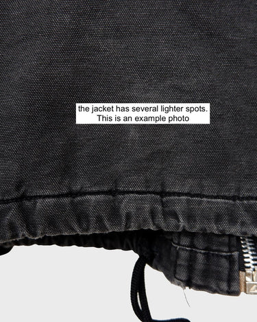 The Premium Vintage 90's ENERGIE black denim hooded jacket (used look) is the must-have item for those who want to add some edge to their wardrobe. Its unique design and quality materials give off a cool, laid-back vibe!