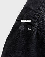 The Premium Vintage 90's ENERGIE black denim hooded jacket (used look) is the must-have item for those who want to add some edge to their wardrobe. Its unique design and quality materials give off a cool, laid-back vibe!