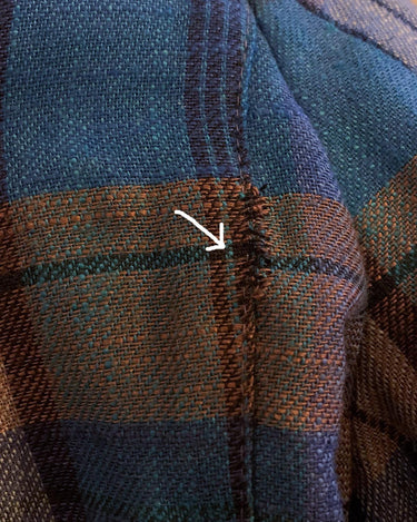 This 80s blue brown checkered springe flax linen mix blazer is the answer for your fashion prayers! Please keep in mind, that this blazer has some small flaws (already repaired) at the back f.e last photos.