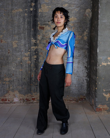 Vintage 70s crop top with wave print in blue and purple with ruffled collar | XS-S