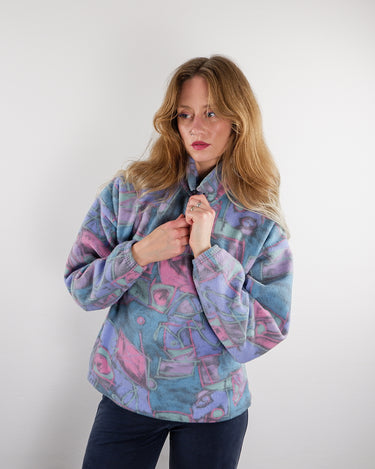 a woman is wearing a Vintage 80s colorful lightweight half zip fleece | S-M from the online shop vinti vintage