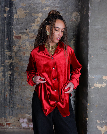 This elegant vintage 90s blouse is crafted from luxurious thick red velvet, offering a rich texture and timeless feminine appeal. The structured yet soft silhouette enhances the figure while delivering classic vibes!