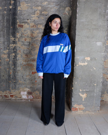 This vintage 90s Samar sweatshirt features a bold royal blue colorway with a light blue horizontal stripe and subtle teal accent details for a classic sporty look. Made in the 1990s, it showcases the iconic color-block sportswear style that defines authentic vintage streetwear.
