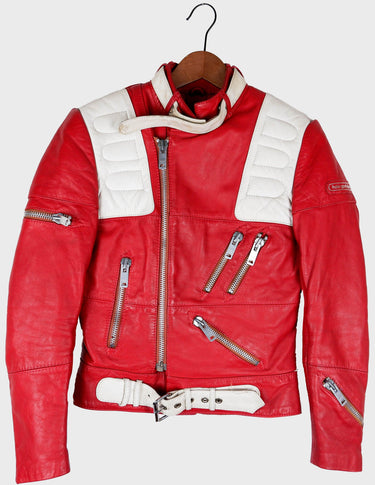 Ready for this vintage Hein Gericke motorcylce leather jacket?! It's perfect for the rebel in you. So, what are you waiting for? Let's hit the gas!