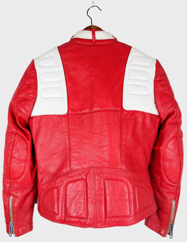 Ready for this vintage Hein Gericke motorcylce leather jacket?! It's perfect for the rebel in you. So, what are you waiting for? Let's hit the gas!