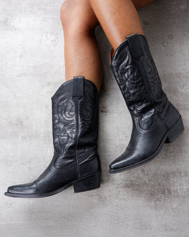 Vintage black cowboy boots (suitable for narrow feet) |35-36