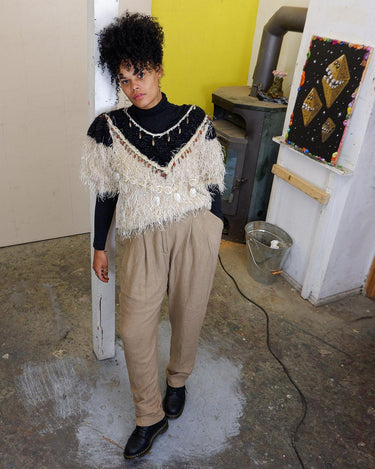 Cuddle up in this 90s vintage sweater, featuring a furry beige and dirty white design. The unique 1/2 sleeve style and attached shell add an extra touch of playful charm. We absolutely love this unique sweater! What about you? 