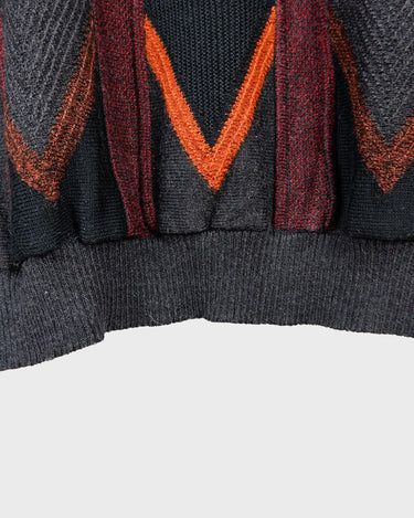 Get ready to embrace some 90s vibes with this vintage grey and orange geometric pattern sweater! Perfect for a cozy look!
