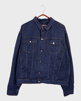 Timeless and effortlessly cool – this vintage dark blue denim jacket in size XXL is the ultimate unisex essential for oversized streetwear lovers. With its clean lines, strong silver buttons, and classic contrast stitching, it’s built for layering and everyday style. Whether you’re dressing it up or down, this jacket adds instant character to any outfit. Comfortable, durable, and easy to wear – your new go-to piece is right here.