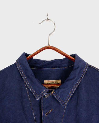 Timeless and effortlessly cool – this vintage dark blue denim jacket in size XXL is the ultimate unisex essential for oversized streetwear lovers. With its clean lines, strong silver buttons, and classic contrast stitching, it’s built for layering and everyday style. Whether you’re dressing it up or down, this jacket adds instant character to any outfit. Comfortable, durable, and easy to wear – your new go-to piece is right here.