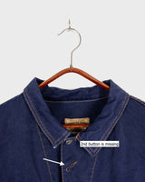 Timeless and effortlessly cool – this vintage dark blue denim jacket in size XXL is the ultimate unisex essential for oversized streetwear lovers. With its clean lines, strong silver buttons, and classic contrast stitching, it’s built for layering and everyday style. Whether you’re dressing it up or down, this jacket adds instant character to any outfit. Comfortable, durable, and easy to wear – your new go-to piece is right here.