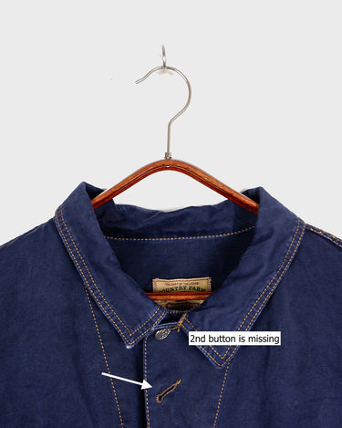 Timeless and effortlessly cool – this vintage dark blue denim jacket in size XXL is the ultimate unisex essential for oversized streetwear lovers. With its clean lines, strong silver buttons, and classic contrast stitching, it’s built for layering and everyday style. Whether you’re dressing it up or down, this jacket adds instant character to any outfit. Comfortable, durable, and easy to wear – your new go-to piece is right here.