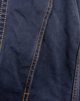 Timeless and effortlessly cool – this vintage dark blue denim jacket in size XXL is the ultimate unisex essential for oversized streetwear lovers. With its clean lines, strong silver buttons, and classic contrast stitching, it’s built for layering and everyday style. Whether you’re dressing it up or down, this jacket adds instant character to any outfit. Comfortable, durable, and easy to wear – your new go-to piece is right here.