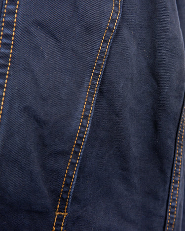 Timeless and effortlessly cool – this vintage dark blue denim jacket in size XXL is the ultimate unisex essential for oversized streetwear lovers. With its clean lines, strong silver buttons, and classic contrast stitching, it’s built for layering and everyday style. Whether you’re dressing it up or down, this jacket adds instant character to any outfit. Comfortable, durable, and easy to wear – your new go-to piece is right here.