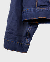 Timeless and effortlessly cool – this vintage dark blue denim jacket in size XXL is the ultimate unisex essential for oversized streetwear lovers. With its clean lines, strong silver buttons, and classic contrast stitching, it’s built for layering and everyday style. Whether you’re dressing it up or down, this jacket adds instant character to any outfit. Comfortable, durable, and easy to wear – your new go-to piece is right here.