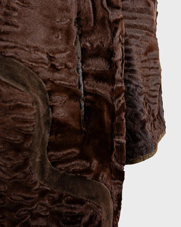 Add a touch of eccentricity to your wardrobe with this vintage 80s long brown leather fur coat. Featuring unique patchwork leather and a cozy fur lining, this XL-XXL coat is perfect for making a bold statement