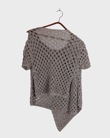 Preloved and handmade, this silver crochet top catches the light with its soft shimmer. The open-knit design and asymmetrical cut give it that effortless, worn-in feel. A rare find that’s easy to style and full of character.