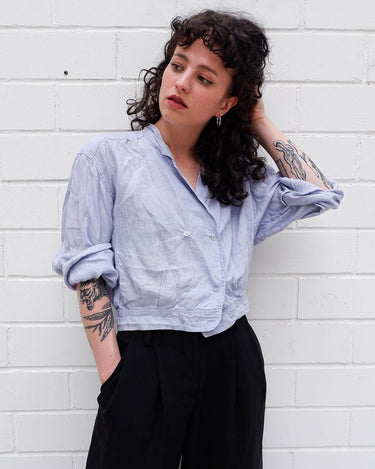 A sprinkle of '80s! This vintage crop blouse in light blue & lavender undertone will add some elegant vibes to your wardrobe. Get groovy with its 100% linen fabric!
