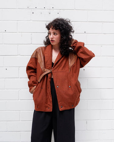 Look no further for an edgy statement piece! This Vintage 80s patchwork brown leather jacket is totally unique, with its wild, one-of-a-kind patchwork that tells a story of its own. The preowner wore it often so it has some flaws (condition 5 / 10 - have a look at the last 3 photos). Grab this jacket with its unique character now!