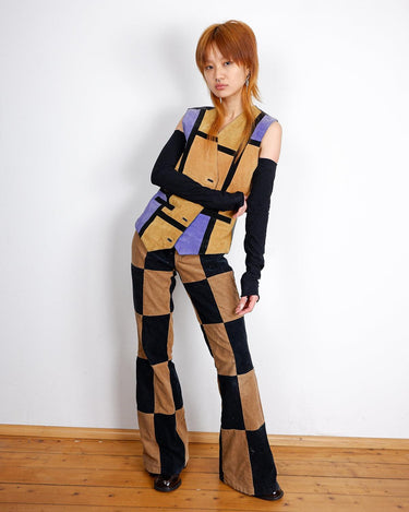 Calling all patchwork enthusiasts! This 80s vest features a vibrant combination of purple, camel brown, and black leather, adding some edginess to any outfit! Ready?Calling all patchwork enthusiasts! This 80s vest features a vibrant combination of purple, camel brown, and black leather, adding some edginess to any outfit! Ready?