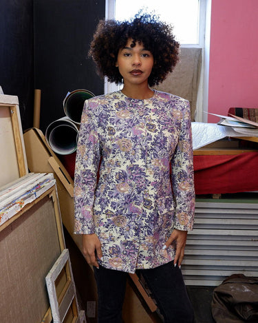 This floral lightweight cotton blazer screams vintage 80s vibes with its long silhouette and shoulder pads!