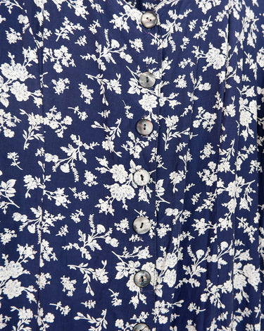 Dress to impress in this vintage 90s blue midi dress with a floral pattern! Tie it tighter for an S-M fit or let it go for a L-XL! Get yours now and get dressed to express!