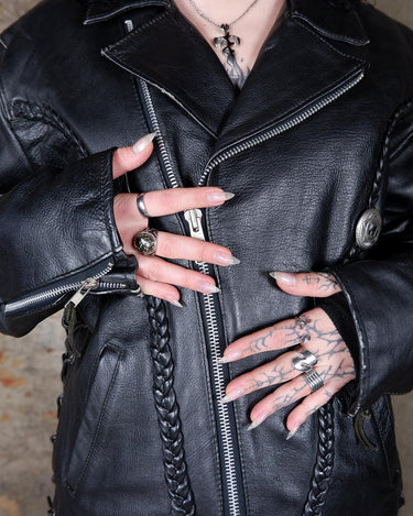 Score yourself a classic vintage look with this 90s black motorcycle leather jacket! Crafted from quality leather, it's sure to keep you lookin' fly no matter where you ride.