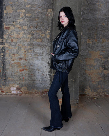 Score yourself a classic vintage look with this 90s black motorcycle leather jacket! Crafted from quality leather, it's sure to keep you lookin' fly no matter where you ride.