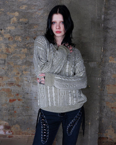 Cable knit sweaters never go out of style - especially when they're as shimmery as this vintage 80 thin sweater! Who doesn't love classic sweater, right?