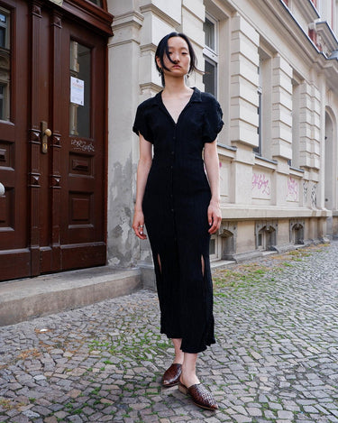Capture the sleek vibes of the 90s in this black ripped elastic dress! The ripped and elastic material will hug your body in all the right places. You can even customize your look with the option to tie it up at the back. Wear this 90s dream with confidence! Let's gooo!