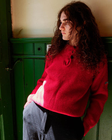 Ready to survive the cold winter days in this vintage 80s red thick wool sweater?