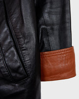 Bring some edge to your wardrobe with this lightweight and very thin vintage 80s black leather jacket - perfect for spring and summer nights! The brown accents add a touch of contrast, while the convenient zipper and press buttons allow for versatile styling. What are you waiting for?