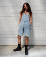This vintage 90s denim blue dungaree is made for denim-lovers! An adjustable length gives you the freedom to style it however you want! 