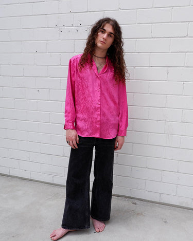 This pink blouse will have you feelin' those '80s vibes! Enjoy all that extra sparkle with this glitzy long sleeve look!