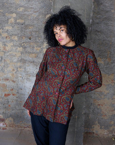Unleash your inner vintage goddess with this playful 80s burgundy paisley blouse. Featuring a flattering a-form cut and long sleeves, it's the perfect addition to your wardrobe.