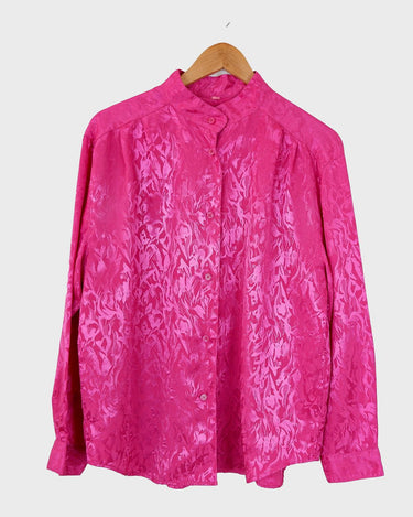 This pink blouse will have you feelin' those '80s vibes! Enjoy all that extra sparkle with this glitzy long sleeve look!