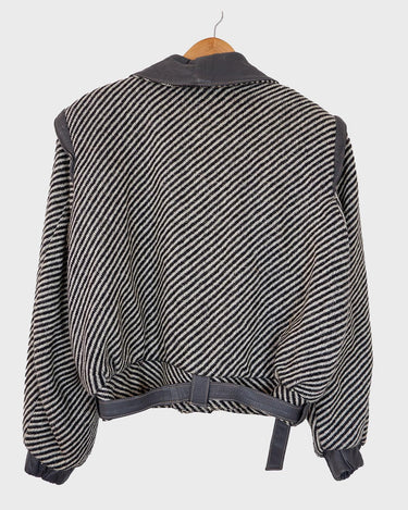 Own a piece of classic 80s style with this eye-catching vintage grey striped jacket! Crafted from a vegan leather and wool mix, it's got a deep cut and a belt to give it that extra special something. (Note: Definitely one of my favourite jackets so far)