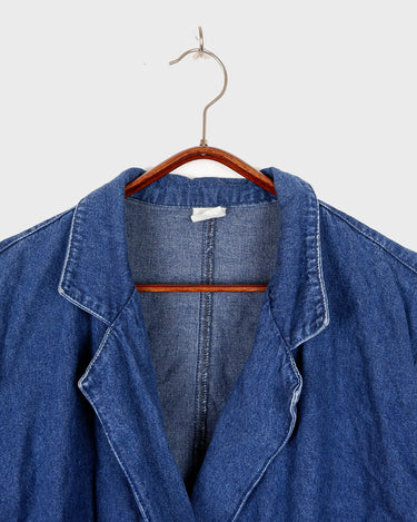 Indulge in your love for denim with this vintage 80s two rows blazer in classic blue. A must-have for any denim enthusiast, this jacket is a timeless addition to your wardrobe.