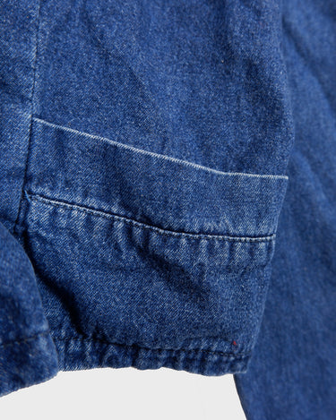 Indulge in your love for denim with this vintage 80s two rows blazer in classic blue. A must-have for any denim enthusiast, this jacket is a timeless addition to your wardrobe.
