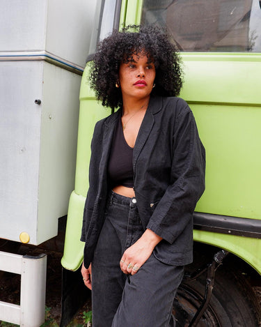 If you’re looking for a timeless piece, you can’t go wrong with this Vintage 90s linen x cotton black blazer. Crafted in Morocco, you’ll be making a statement of effortless elegance in no time!
