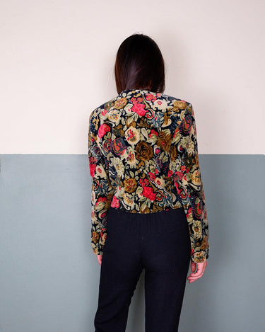 Take your blazer game to the next level with this 90s vintage blazer. Featuring a two-row button closure and playful velvet floral design, this blazer adds a touch of elegance to your outfit.