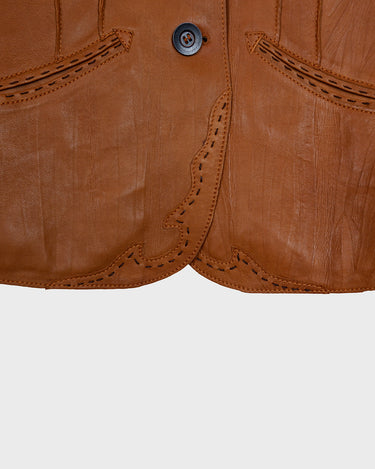 Looking for a spring statement piece? This premium brown lamb leather blazer (thin!) is the answer! With its buttery soft feel, boho stitching details and different leather textures it's a must-have!