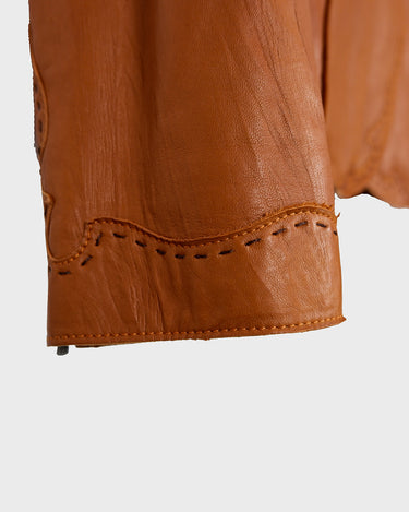 Looking for a spring statement piece? This premium brown lamb leather blazer (thin!) is the answer! With its buttery soft feel, boho stitching details and different leather textures it's a must-have!