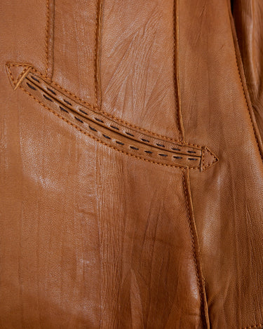 Looking for a spring statement piece? This premium brown lamb leather blazer (thin!) is the answer! With its buttery soft feel, boho stitching details and different leather textures it's a must-have!