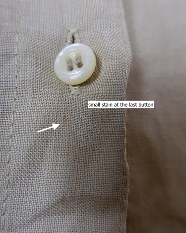 Soft, airy, and effortlessly cool – this vintage 80s linen blouse in a light beige / cream tone brings timeless style. The breathable (a bit see trough) fabric make it perfect for sunny days, casual layering or adding a vintage twist to your everyday look.