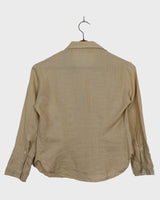 Soft, airy, and effortlessly cool – this vintage 80s linen blouse in a light beige / cream tone brings timeless style. The breathable (a bit see trough) fabric make it perfect for sunny days, casual layering or adding a vintage twist to your everyday look.