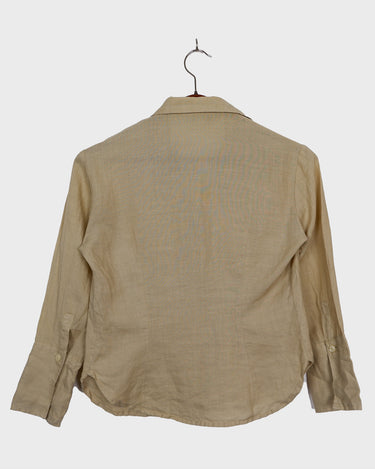 Soft, airy, and effortlessly cool – this vintage 80s linen blouse in a light beige / cream tone brings timeless style. The breathable (a bit see trough) fabric make it perfect for sunny days, casual layering or adding a vintage twist to your everyday look.