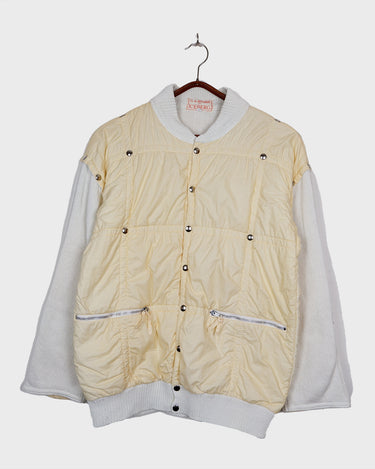 Rare 80s collab between French art rebel Castelbajac and Italian luxury label ICEBERG. A bold mix of soft knit sleeves and lightweight woven fabric, detailed with silver snaps and zip pockets. Playful, offbeat, and seriously collectible.