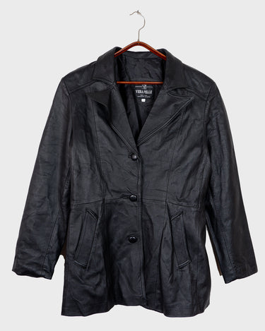 Sleek, edgy, and timeless – this vintage 80s black leather jacket is a true classic.
Made from genuine leather with a clean, structured fit, this piece blends bold 80s energy with modern minimalism. The sharp cut gives that effortlessly cool edge, perfect for everyday wear.